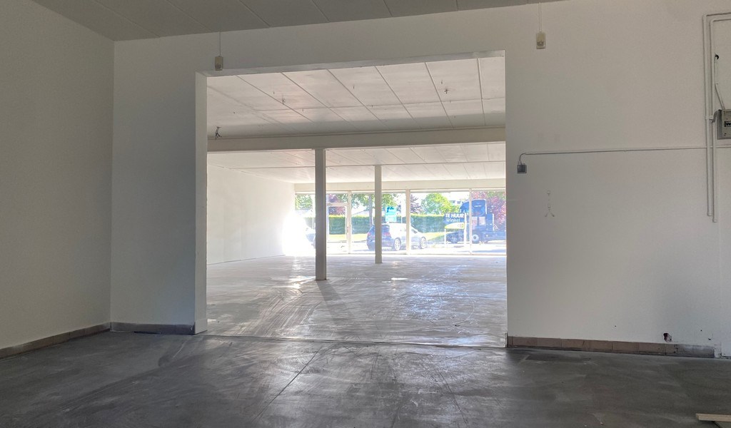 Showrooms te huur op zichtlocatie langs N9 in Lievegem