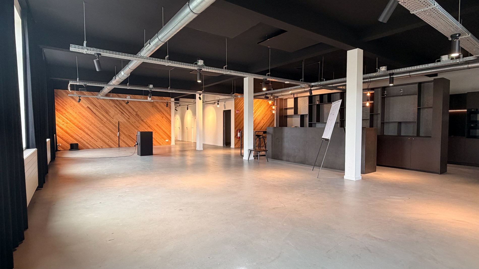 Instapklare kantoren met ruime parking te huur in Mechelen