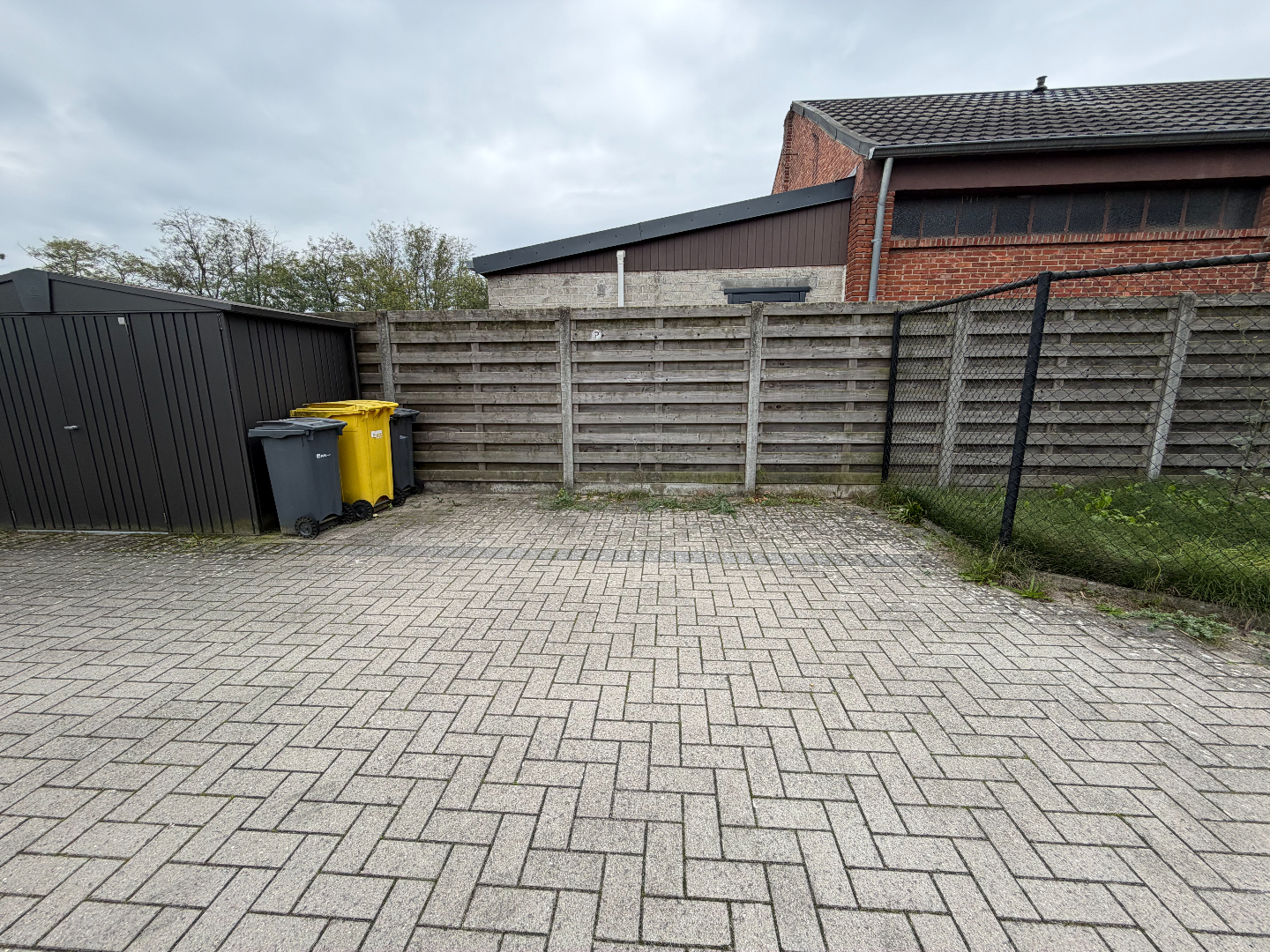 Gezellige studio met autostaanplaats nabij centrum Geel te huur 