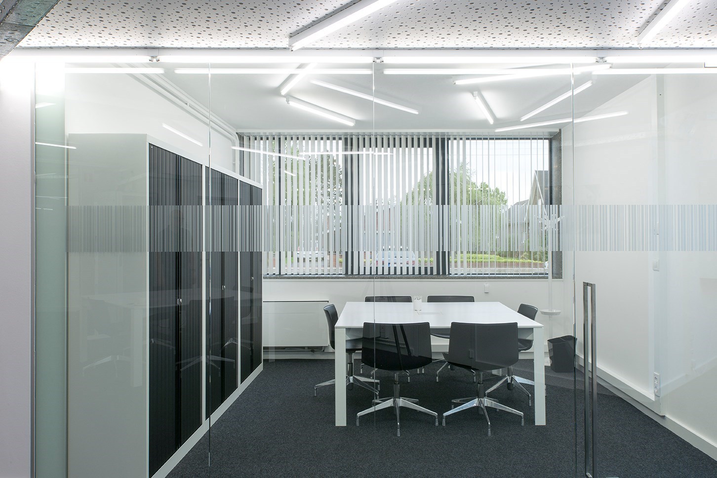 Perfect uitgerust kantoor (22 m²) met parking en alle faciliteiten inclusief, Torhout. 