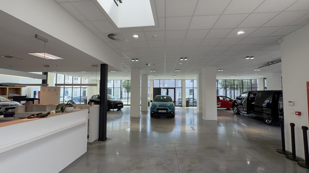 Showroom met magazijn te huur aan het Handelsdok in Gent