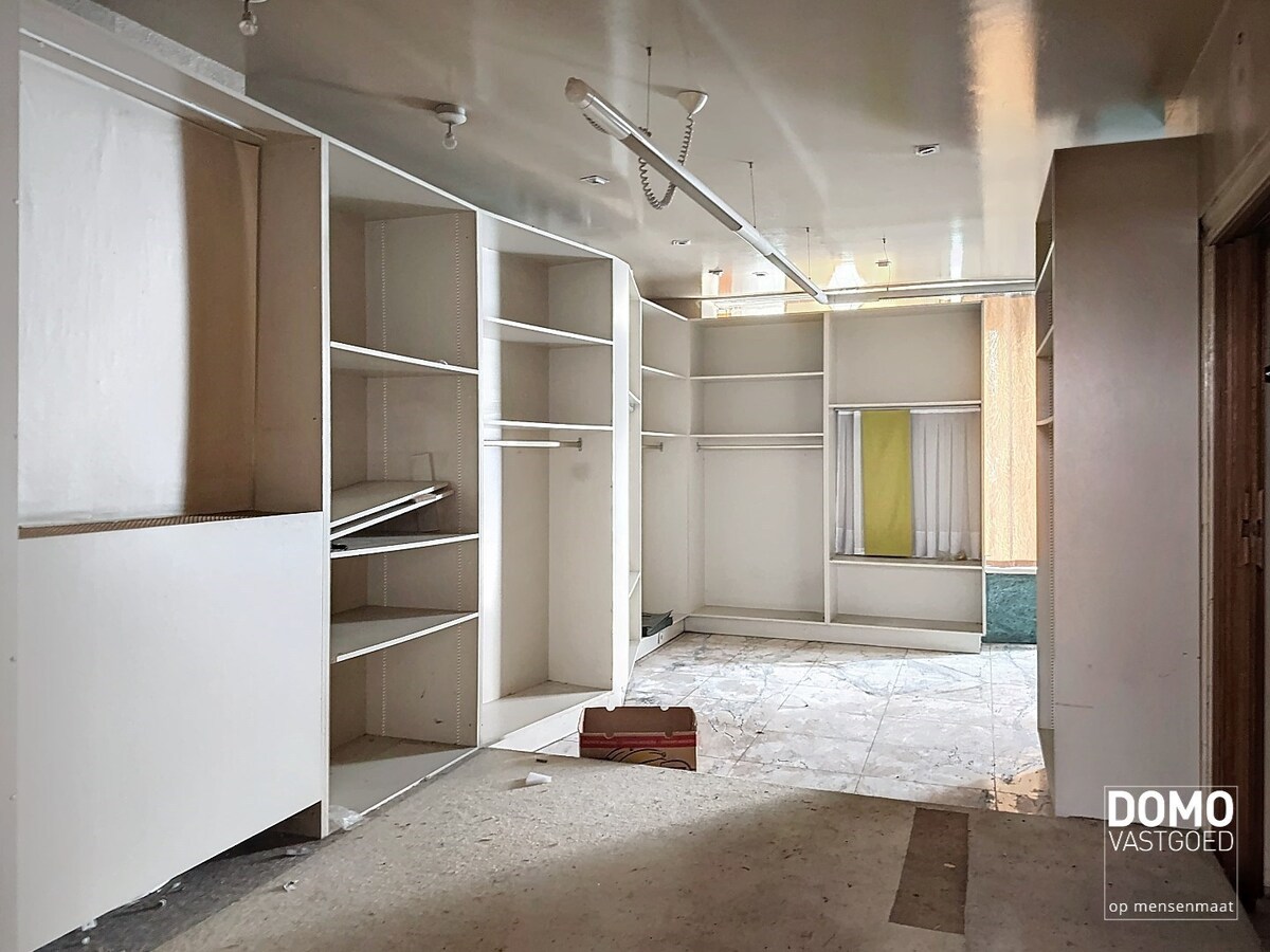 Te renoveren handelshuis gelegen in het centrum van Diepenbeek. 