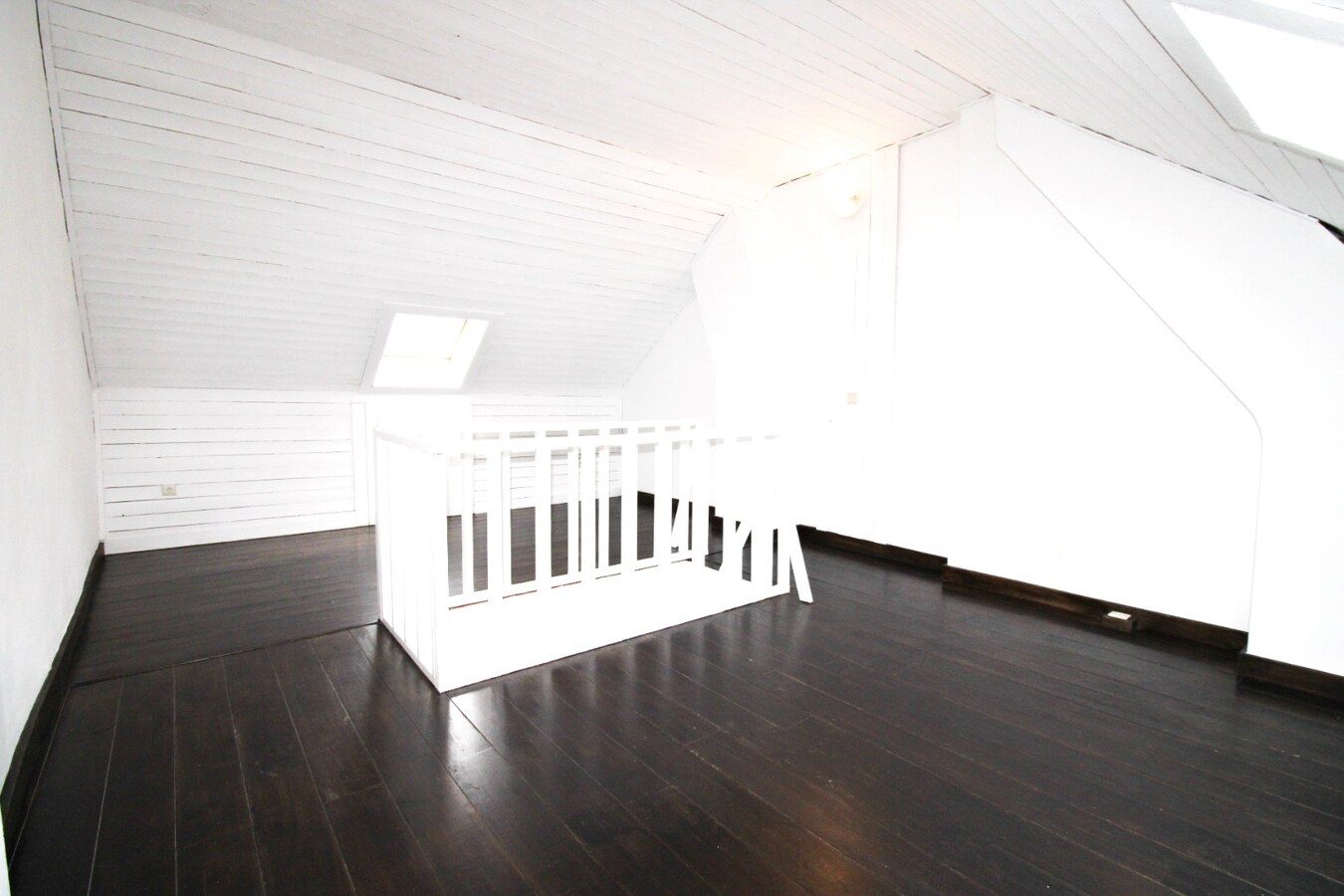 Charmante instapklare woning met 3 ruime slaapkamers en terras in het hartje Sint-Niklaas 