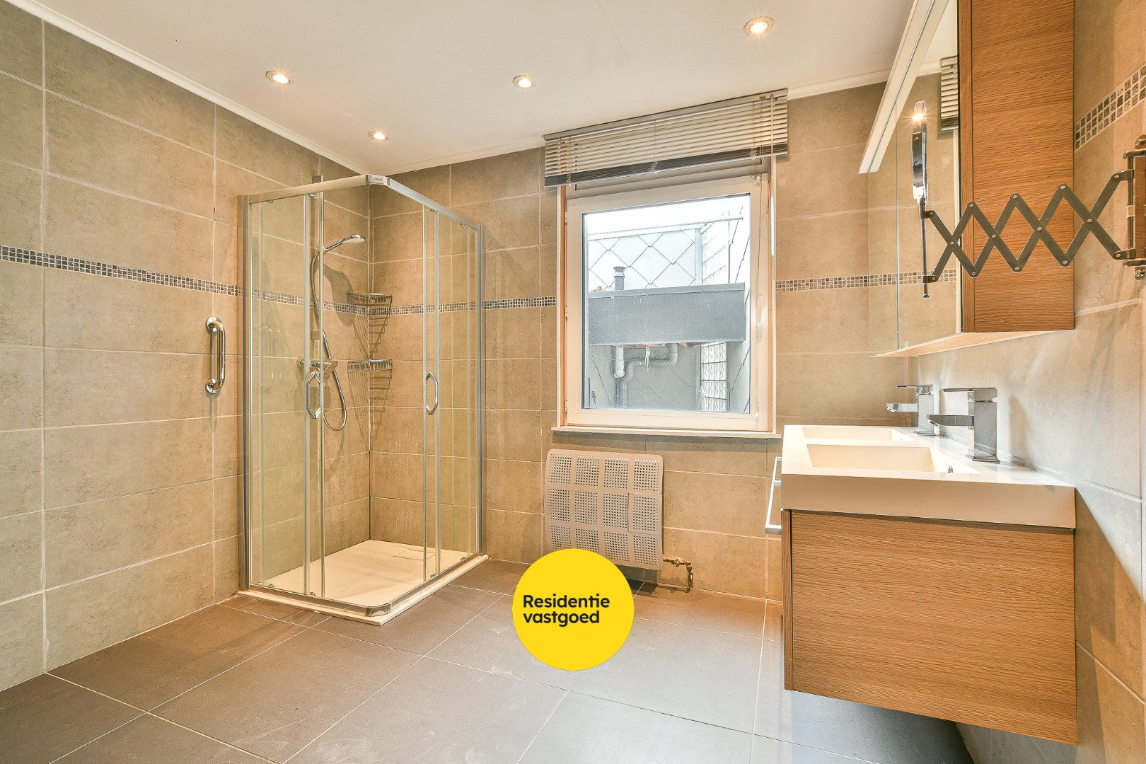 Charmante en verrassend ruime woning met terras in het centrum van Blankenberge! 