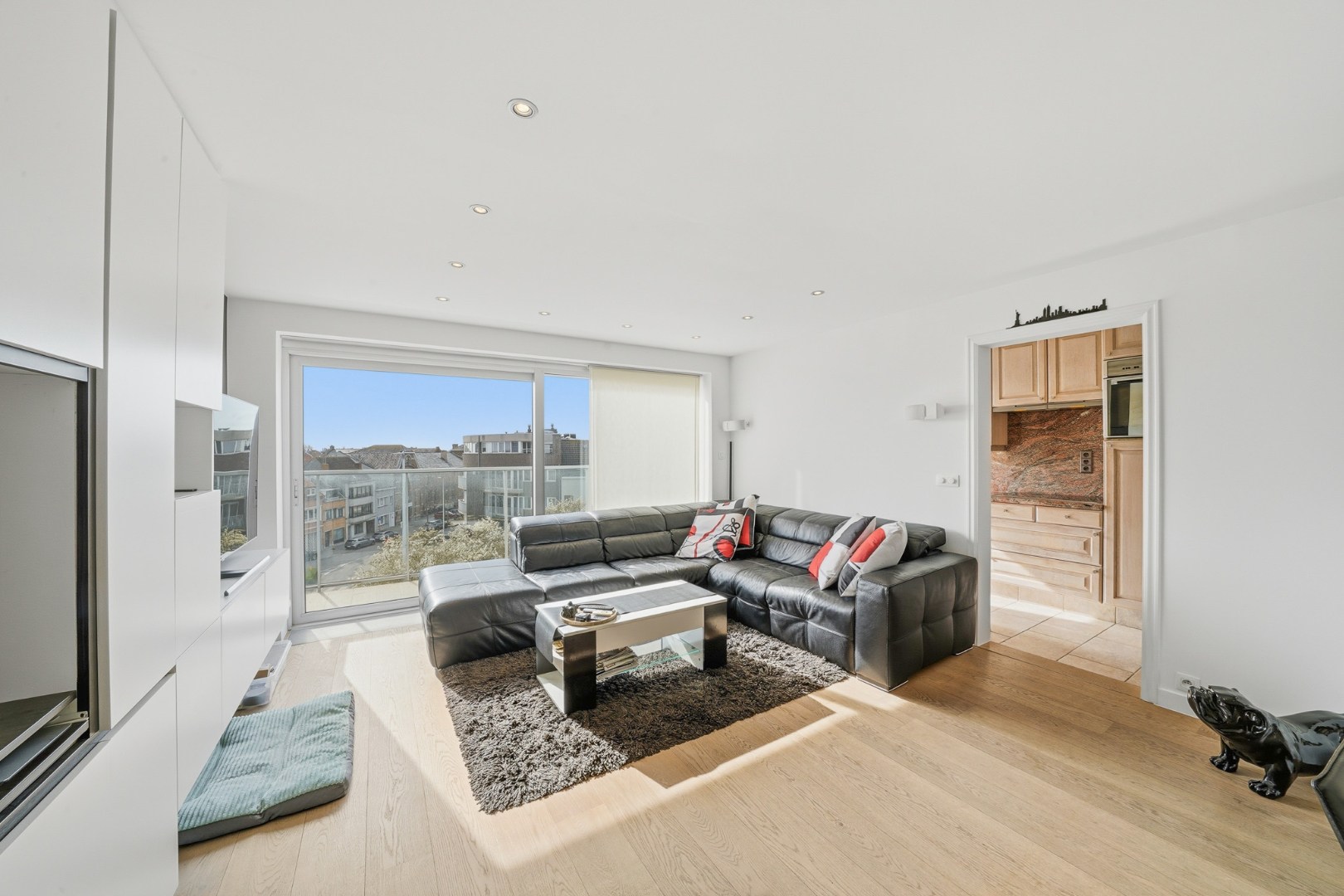 Ruim appartement met 3 slaapkamers, 2 terrassen, garage en staanplaats in Oostende 