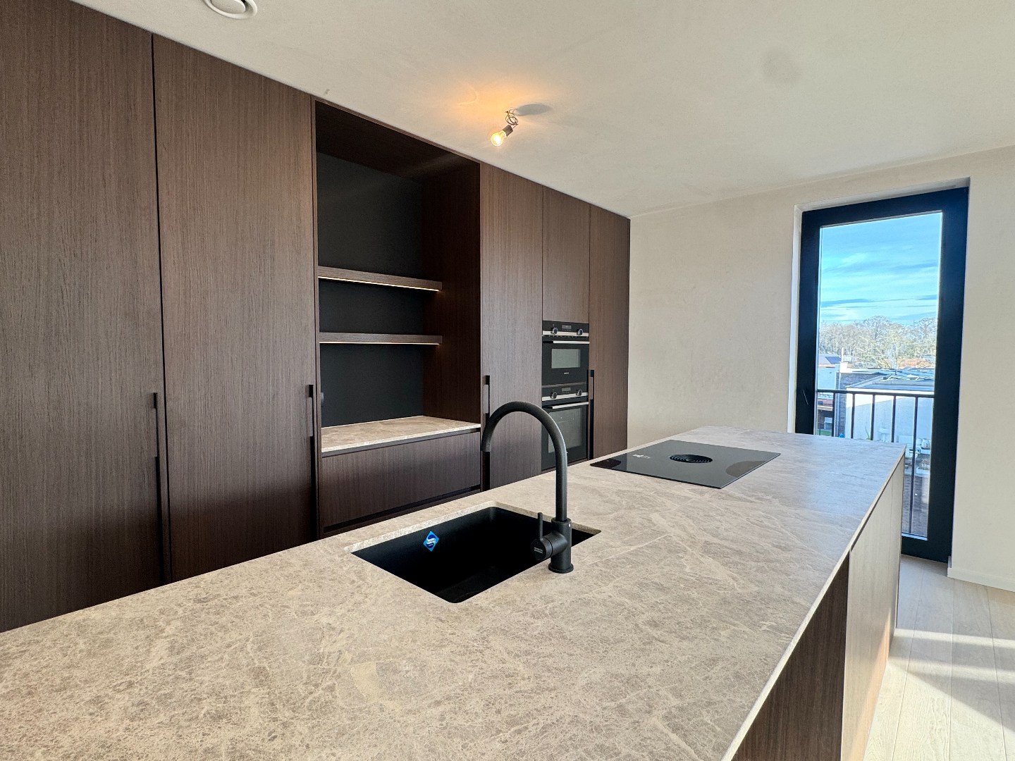 Nieuwbouwappartement met twee slaapkamers, terras en ondergrondse autostaanplaats te koop in Zulte 