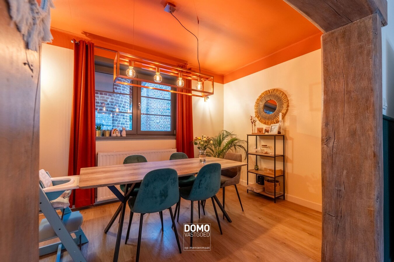 RUIME, INSTAPKLARE EN GERENOVEERDE WONING MET KANTOORGEBOUW INCLUSIEF PARKEERGELEGENHEID, TUIN EN ZWEMBAD TE MIELEN BOVEN AALST (GINGELOM) 