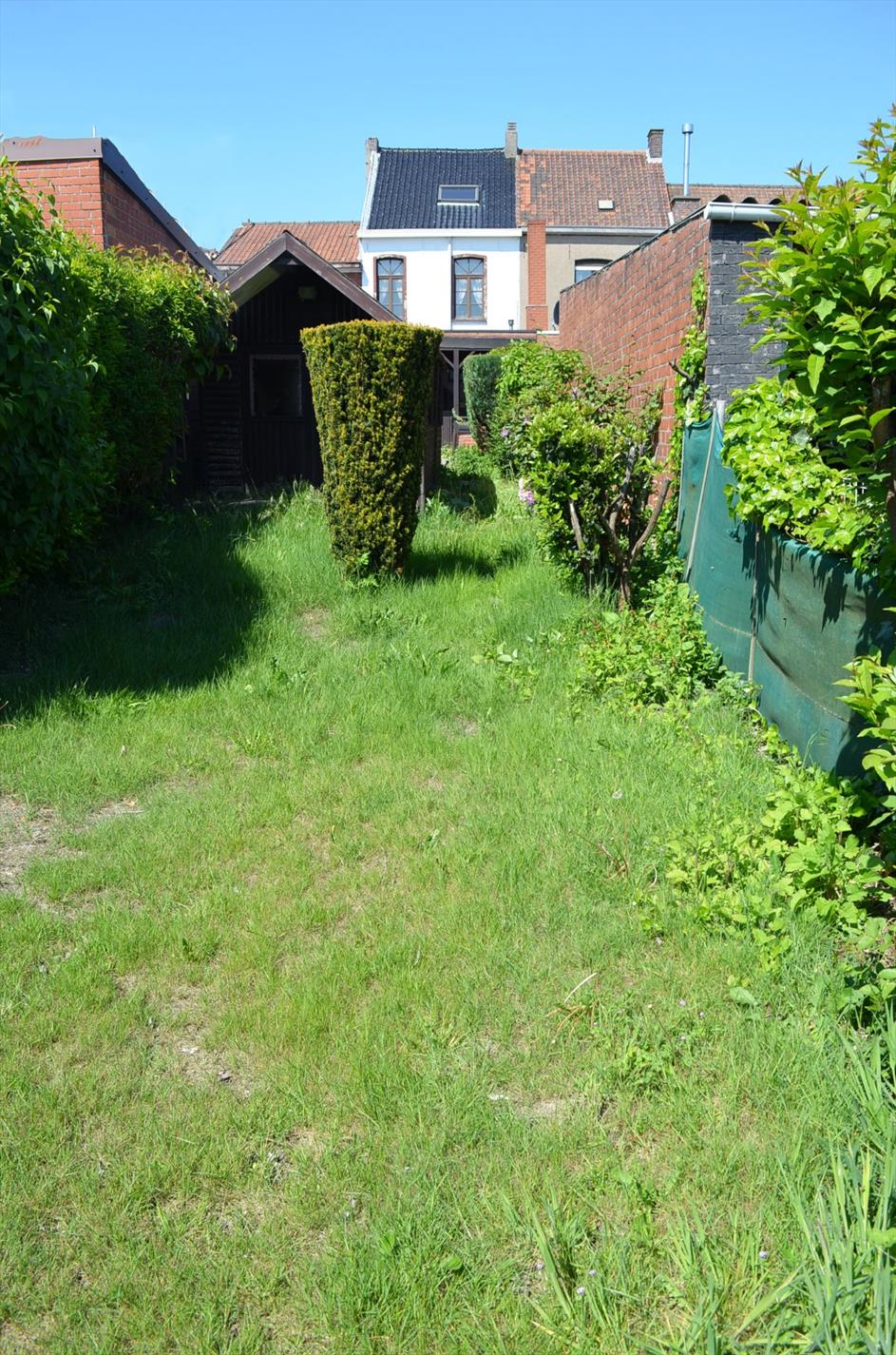Rijwoning met 2 slpks,  ruime zolder (mogelijk 3de slpk)  &amp; zonnige tuin te Eeklo 