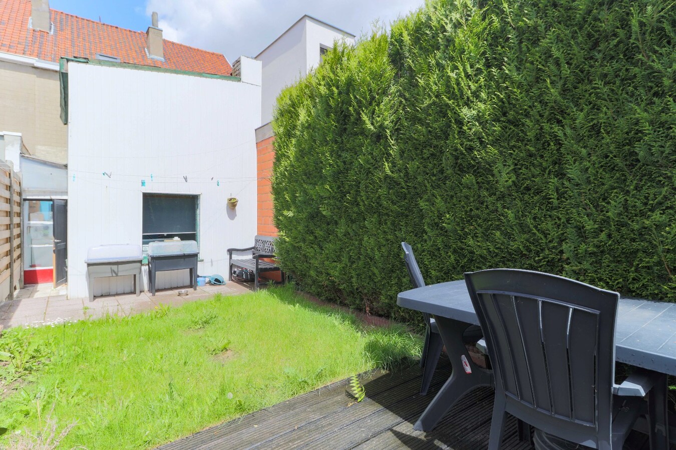 Goed gelegen woning met 3 slaapkamers en uitweg te Kortrijk! 