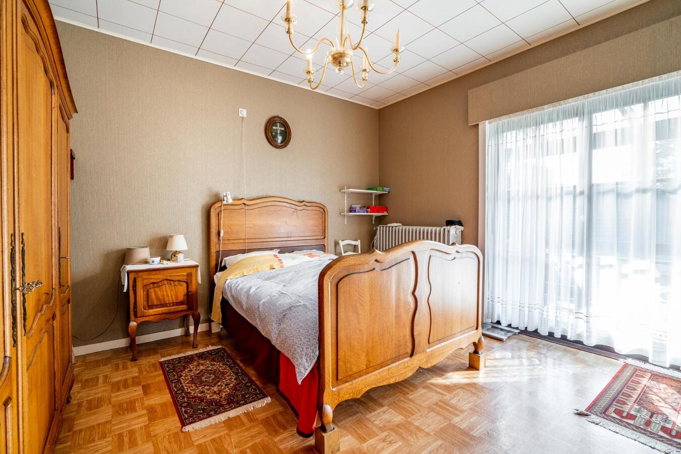 Grote woning met 6 slaapkamers en atelier op 2645 m² te Koekelare 