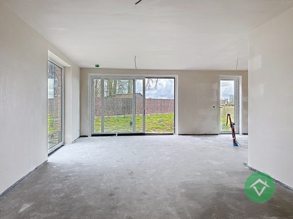 Nieuwbouwwoning met 4 slaapkamers en tuin te Koekelare 