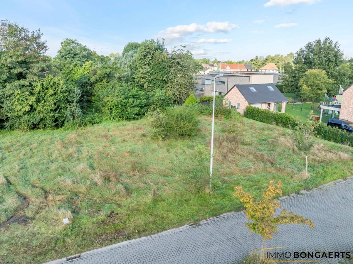 Halfopen bouwgrond op een rustige locatie 