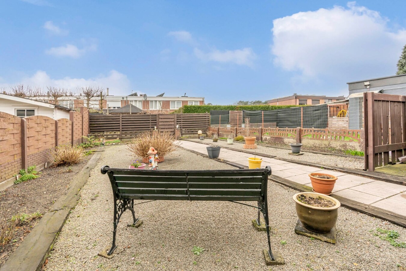 Ruime woning met 4 slaapkamers. 