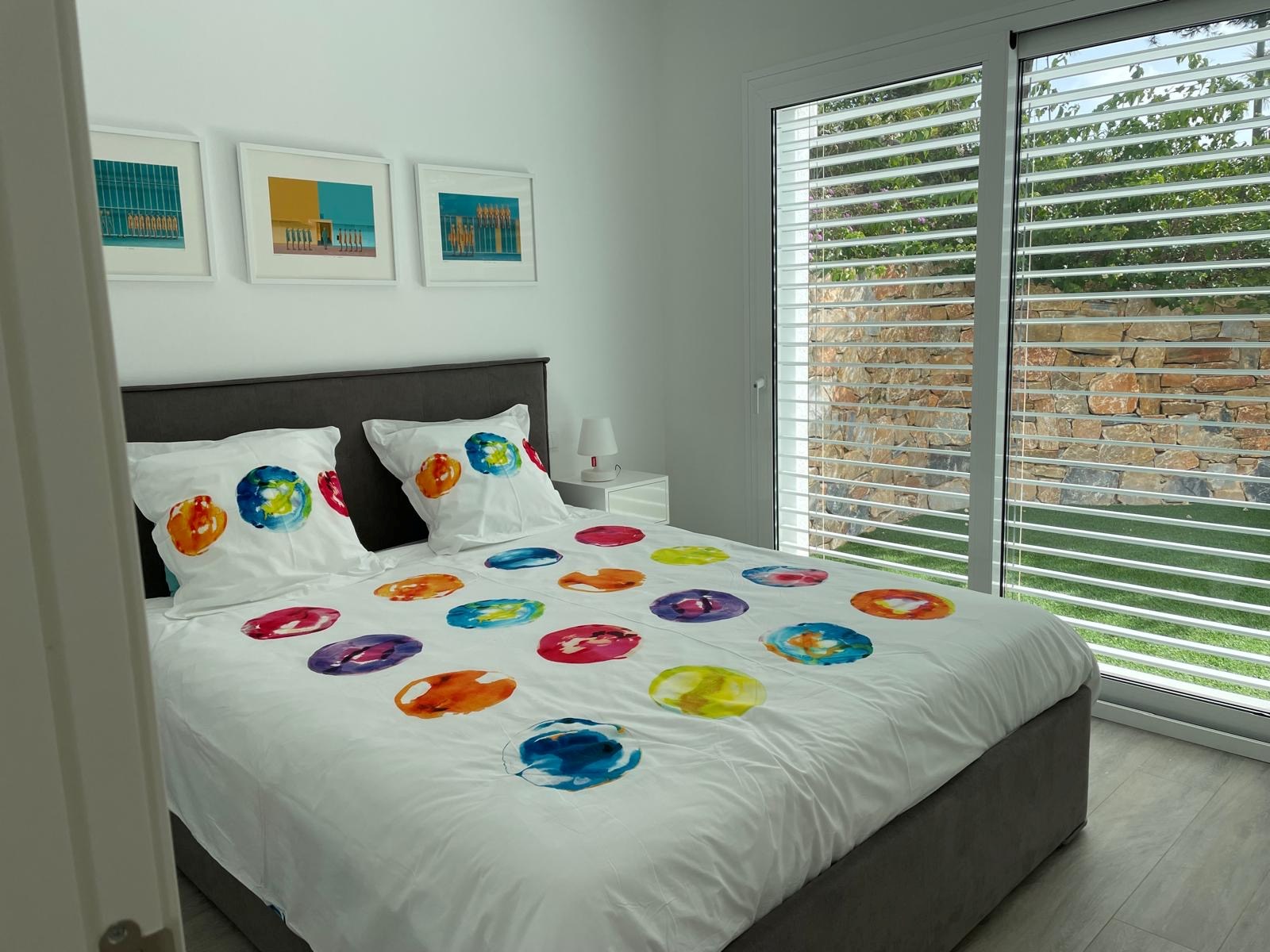 Bienvenue dans la Communauté Adelfa, une oasis exclusive au cœur du Las Colinas Golf &amp; Country Club. Ici, vous pourrez profiter de la nature préservée et du climat agréable du sud-est de l'Espagne 