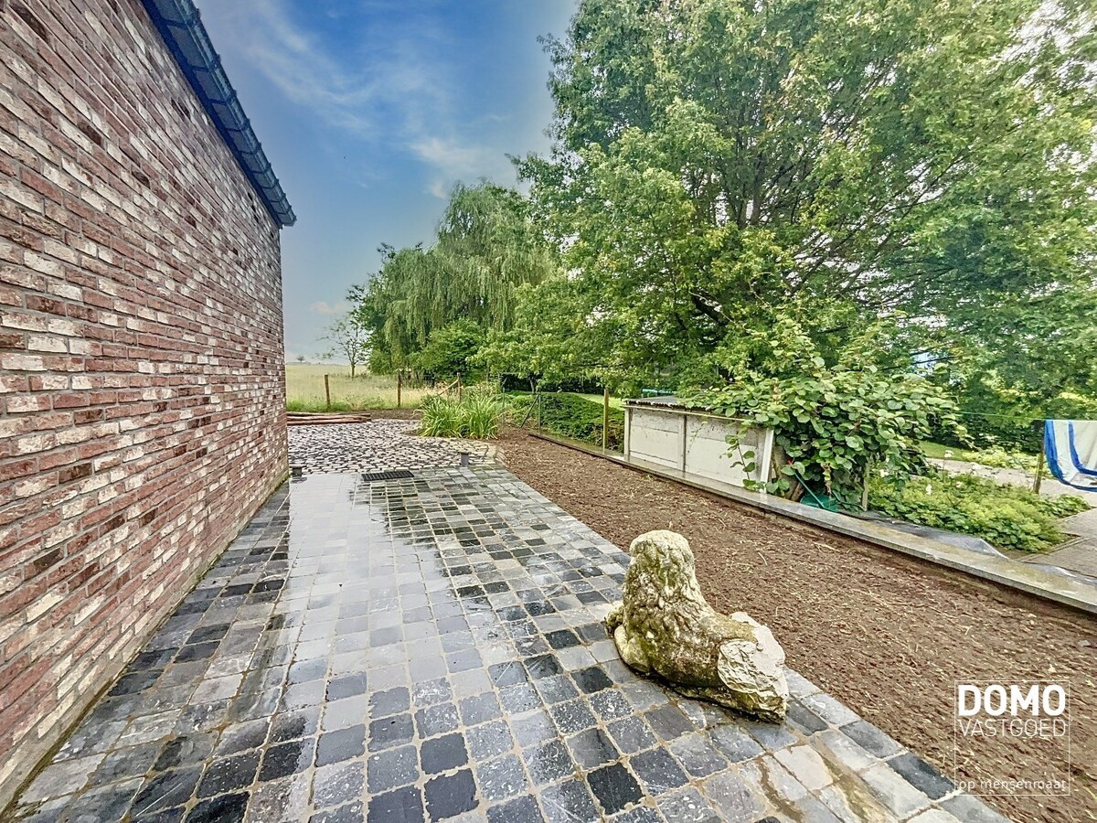 RUIME GEZINSWONING MET 4 SLAAPKAMERS, TUIN EN INPANDIGE GARAGE TE HERK-DE-STAD 