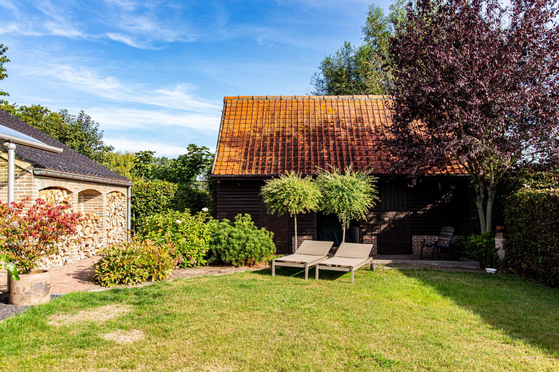 Rustieke woning met paardenstalling op 959m² landelijk gelegen doch nabij centrum Maldegem 