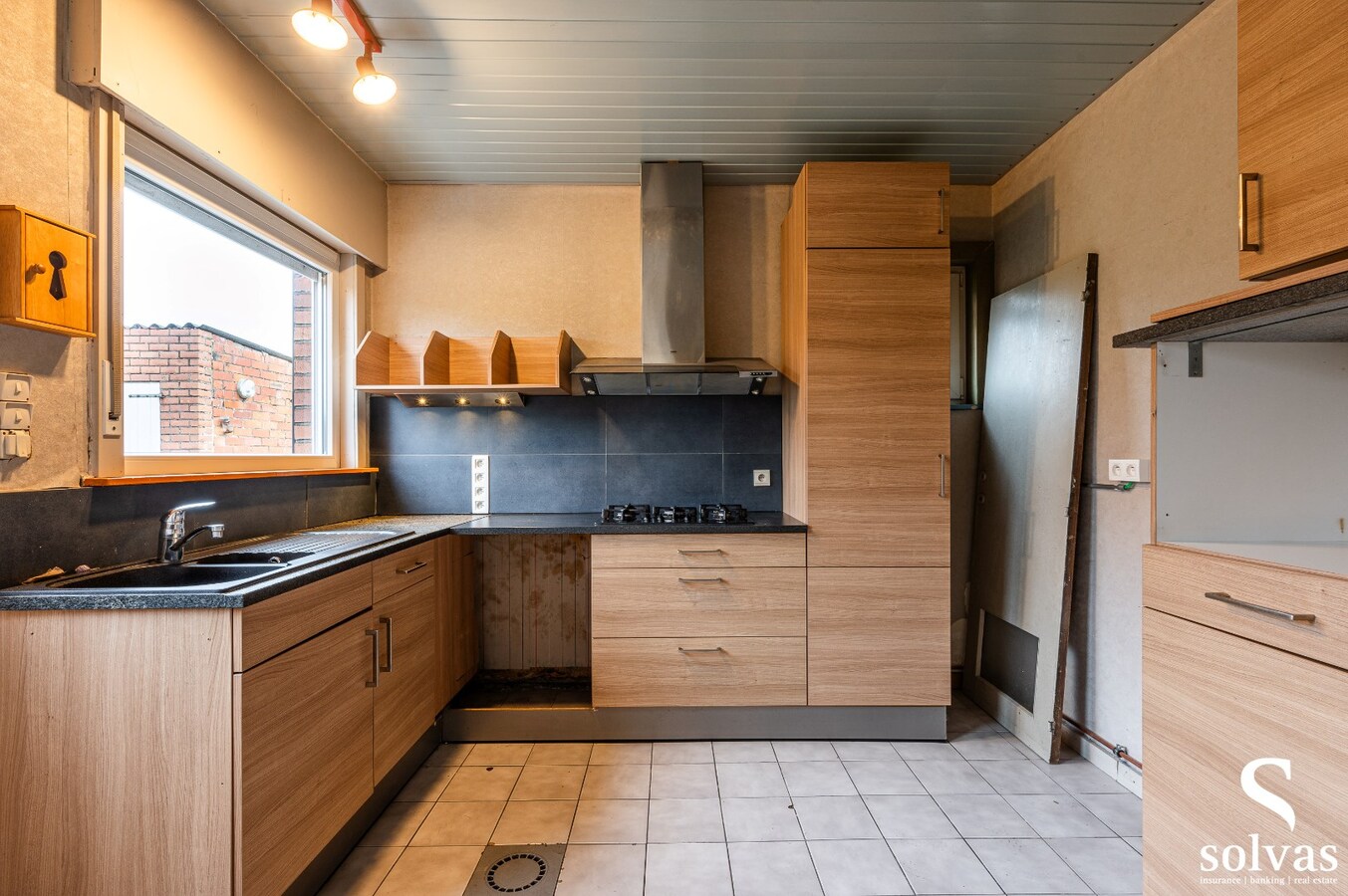 Handelswoning aan de N9 te Lovendegem! 