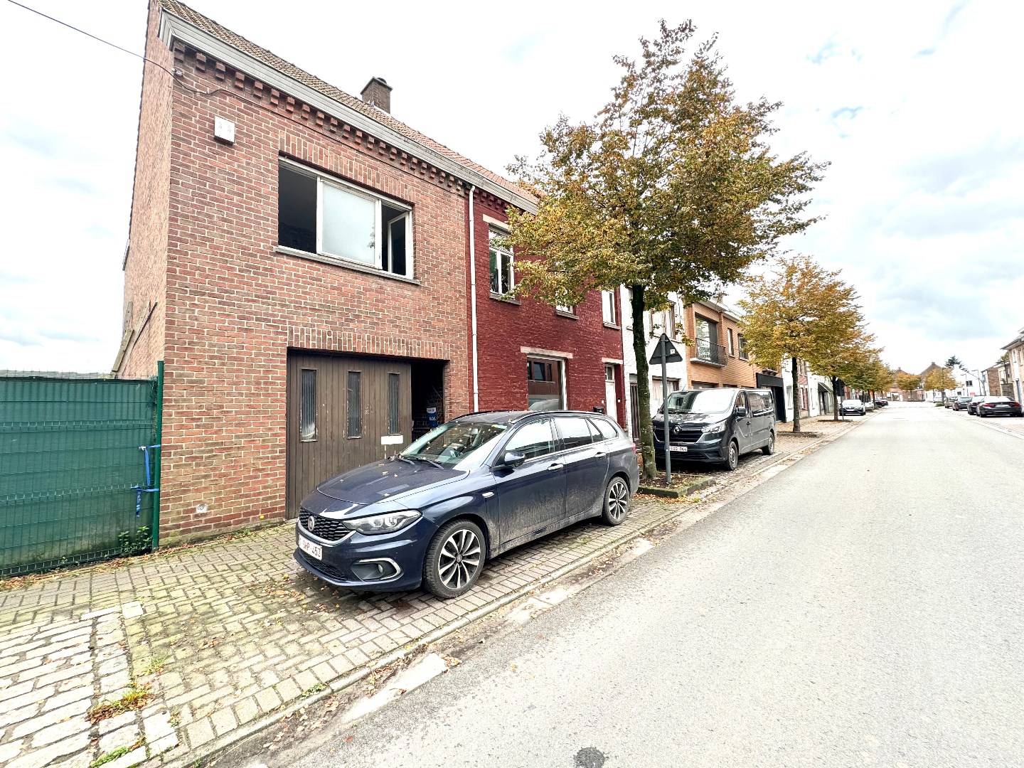 Gezinswoning met 4 grote en 1 kleine slaapkamer, garage en grote tuin 