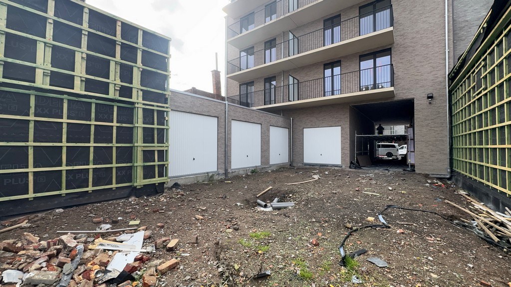 Nieuwbouw handelsgelijkvloers te koop in Deinze