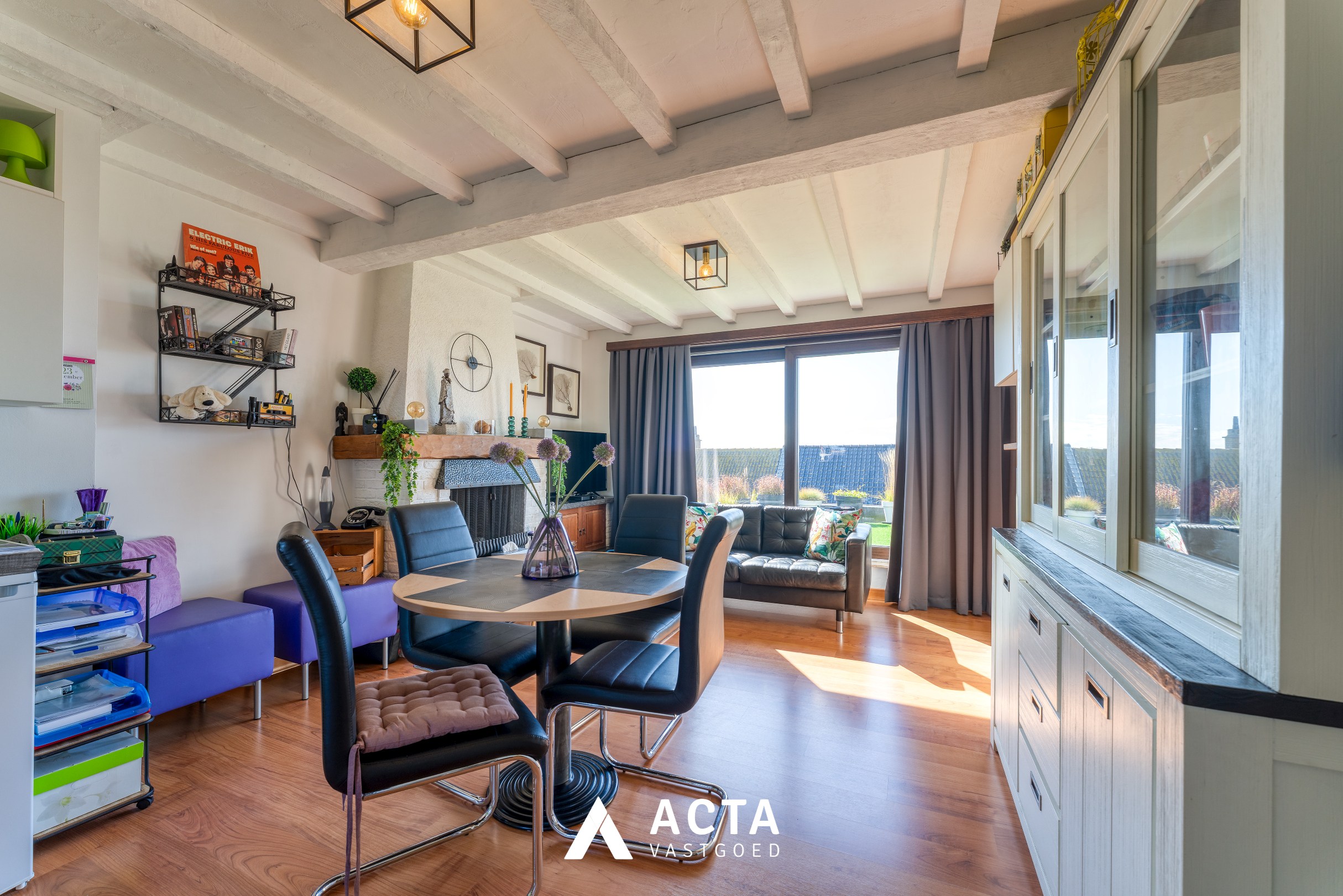 Dakappartement met zonnige terrassen in Mariakerke 