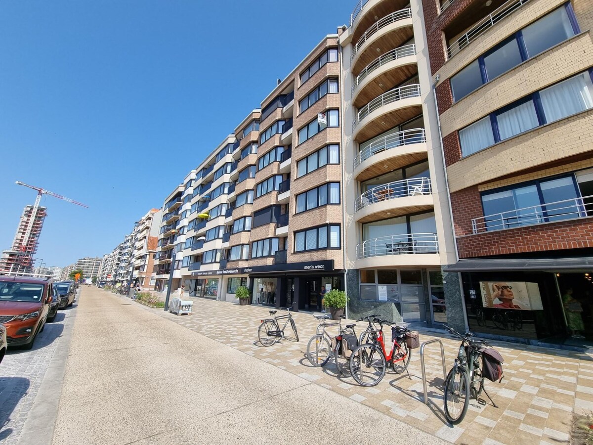 Verzorgd appartement met open zichten over de wandelboulevard - Heist 