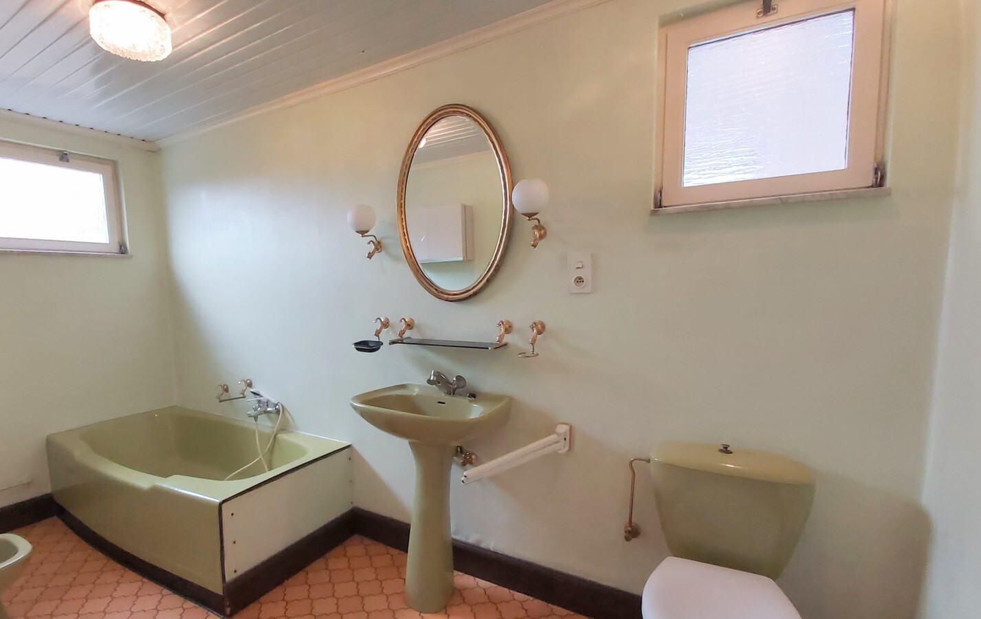 Charmante, op te knappen gezinswoning op perceel van 590 m² 