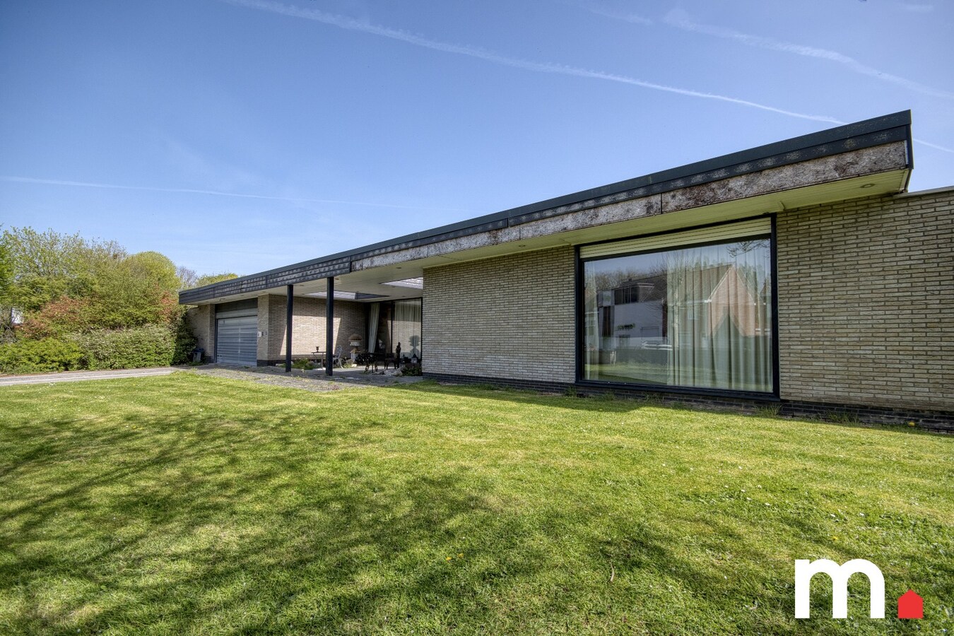 Unieke Villa te Roeselare op 2258m² met 28 zonnepanelen en 432m² bewoonbare oppervlakte! 