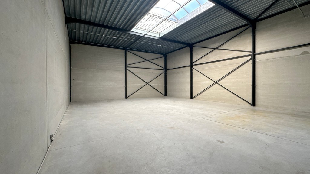 Magazijn te huur in bedrijvenpark Westpoort in Zwijndrecht