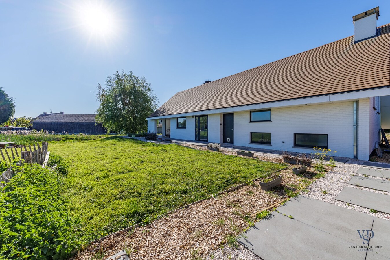 Tijdloze villa met zicht op groen. 