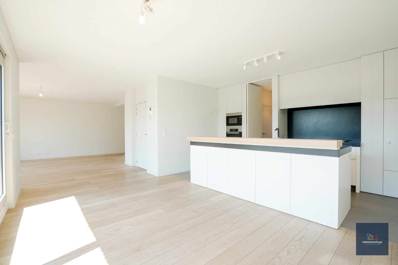 Ruim dakapp. met 2-slp. terras, kelder en garage 