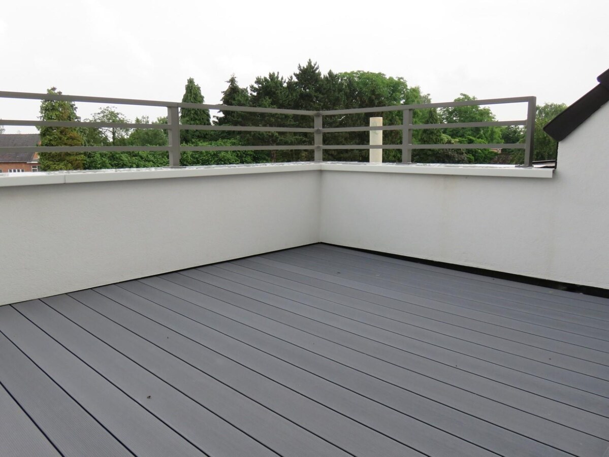 Dakappartement met 2 slaapkamers, terras en autostaanplaats! 
