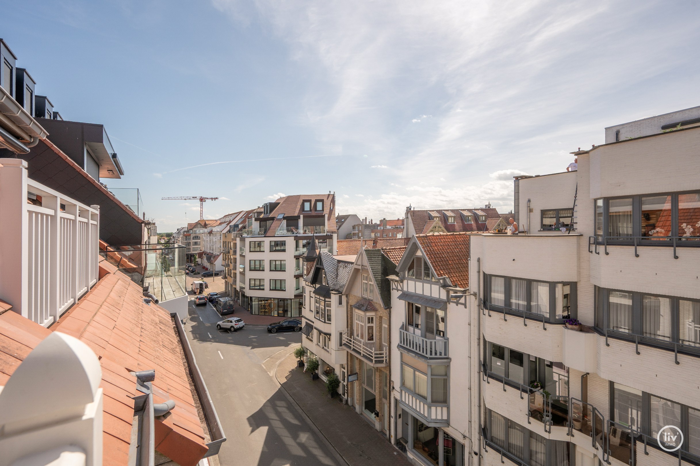 Appartement en duplex ensoleillé et spacieux avec terrasse orientée plein sud situé dans la Zoutelaan à Knokke. 