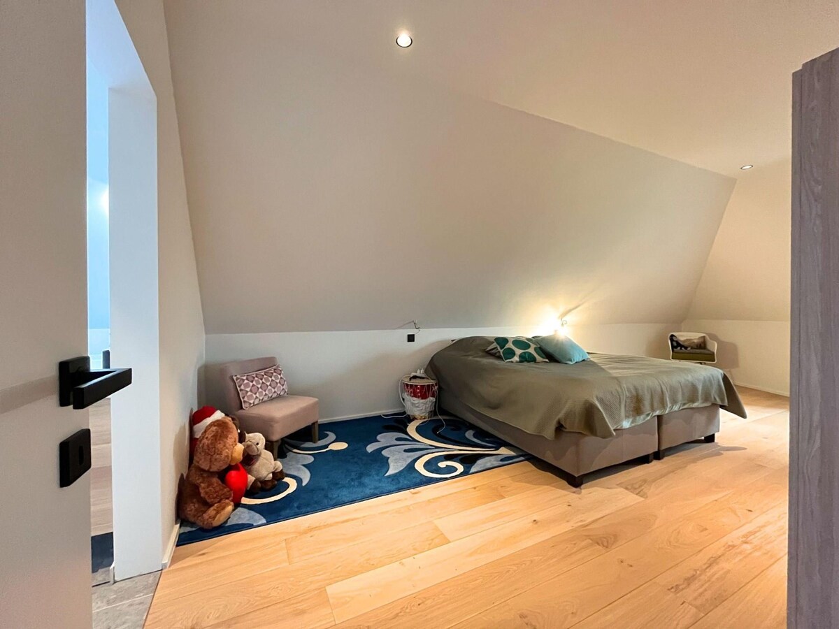 Nieuwbouwwoning (onder registratierechten) met 5 slaapkamers en 4 badkamers te Heulebrug 