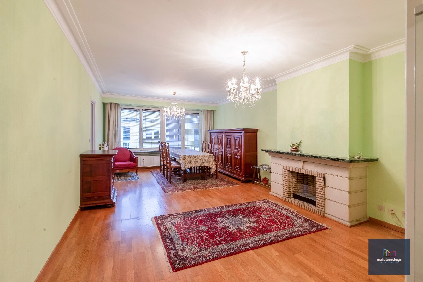 Nabij Gent Sint-Pieters ; Ruim appartement met 2 slp. fietsenberging en kelder 