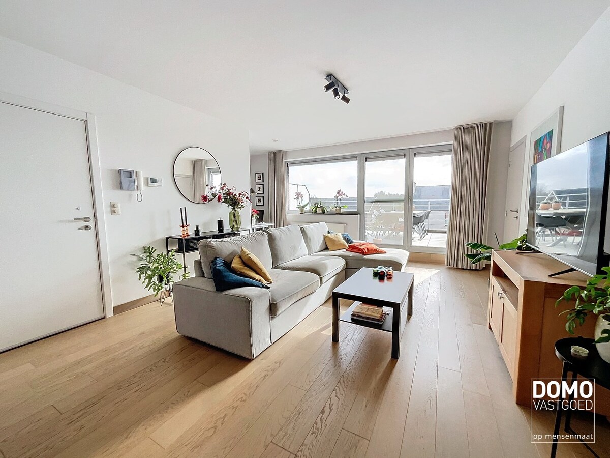 Knap en ruim appartement in het centrum van Kermt, inclusief een buitengewoon terras. 