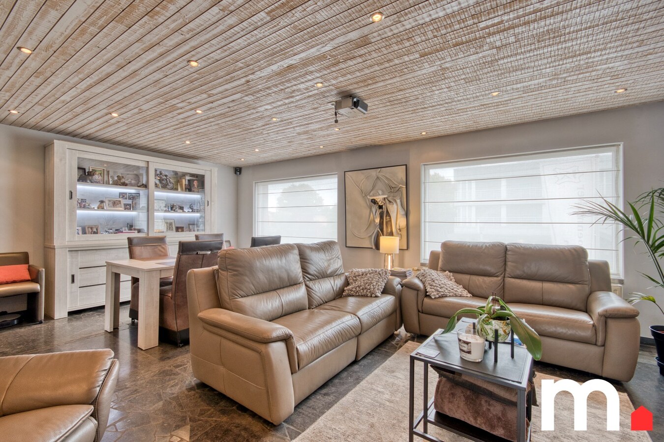 Uniek handelshuis met woonst op toplocatie – 220m² commerciële Ruimte + 165m² woning 