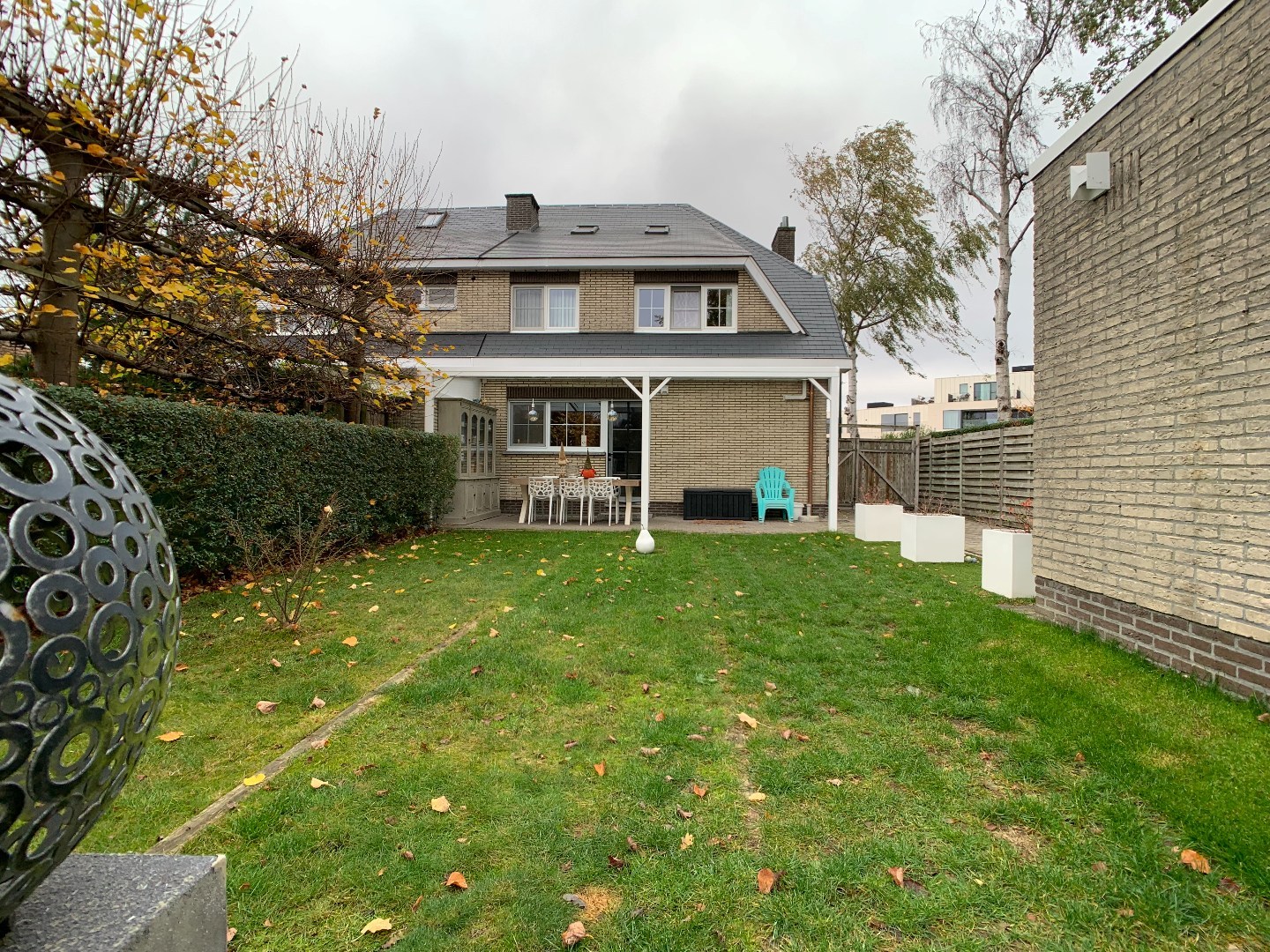 Instapklare halfopen bebouwing met zonnige zuidoost gerichte tuin – 560 m² 