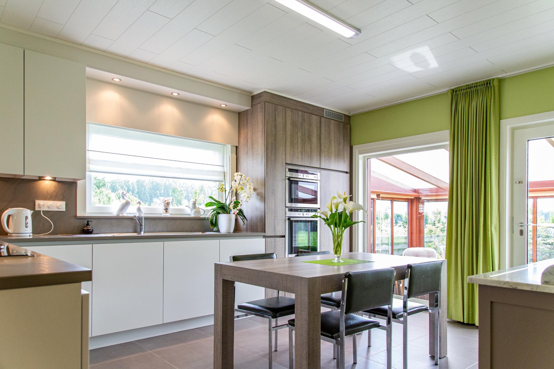 Gerenoveerde woning met 4 slpks én zonnepanelen (met stroomcertificaten!) rustig gelegen te Maldegem 