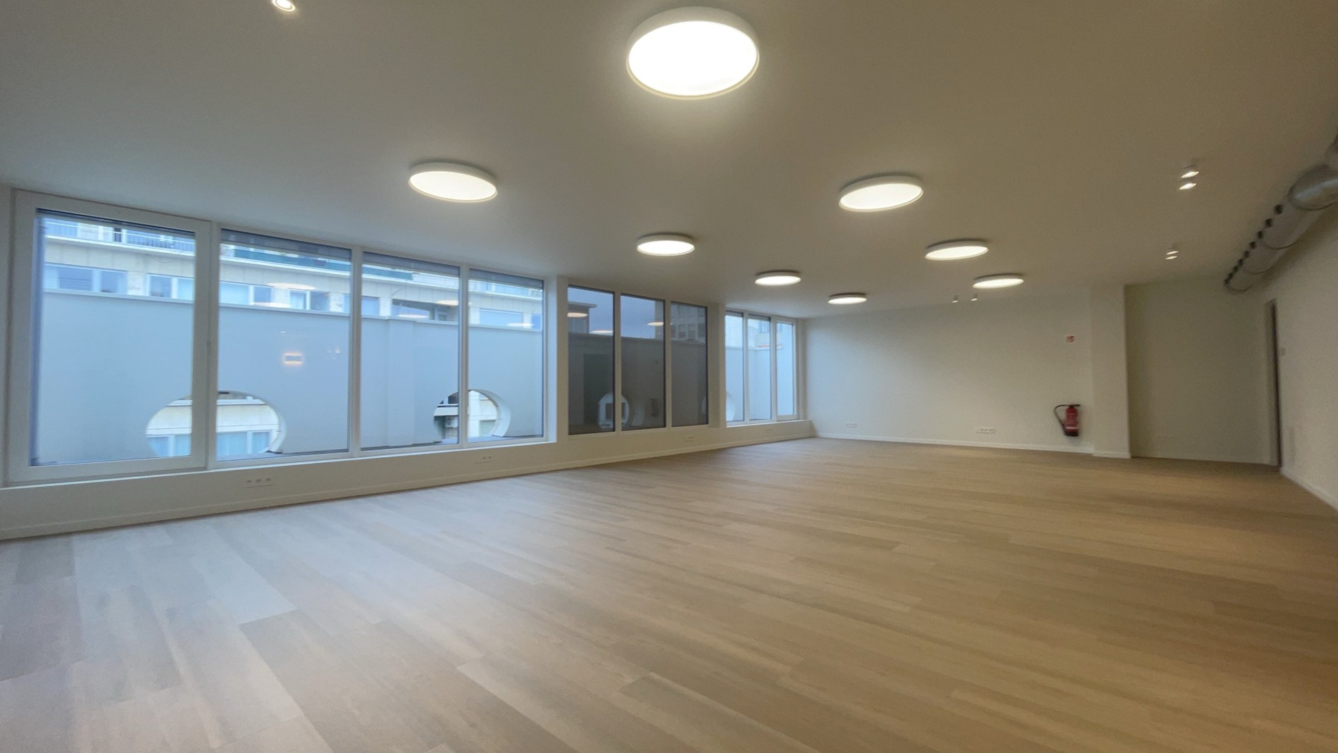 Exclusief kantoorgebouw te huur dichtbij de Leien in Antwerpen