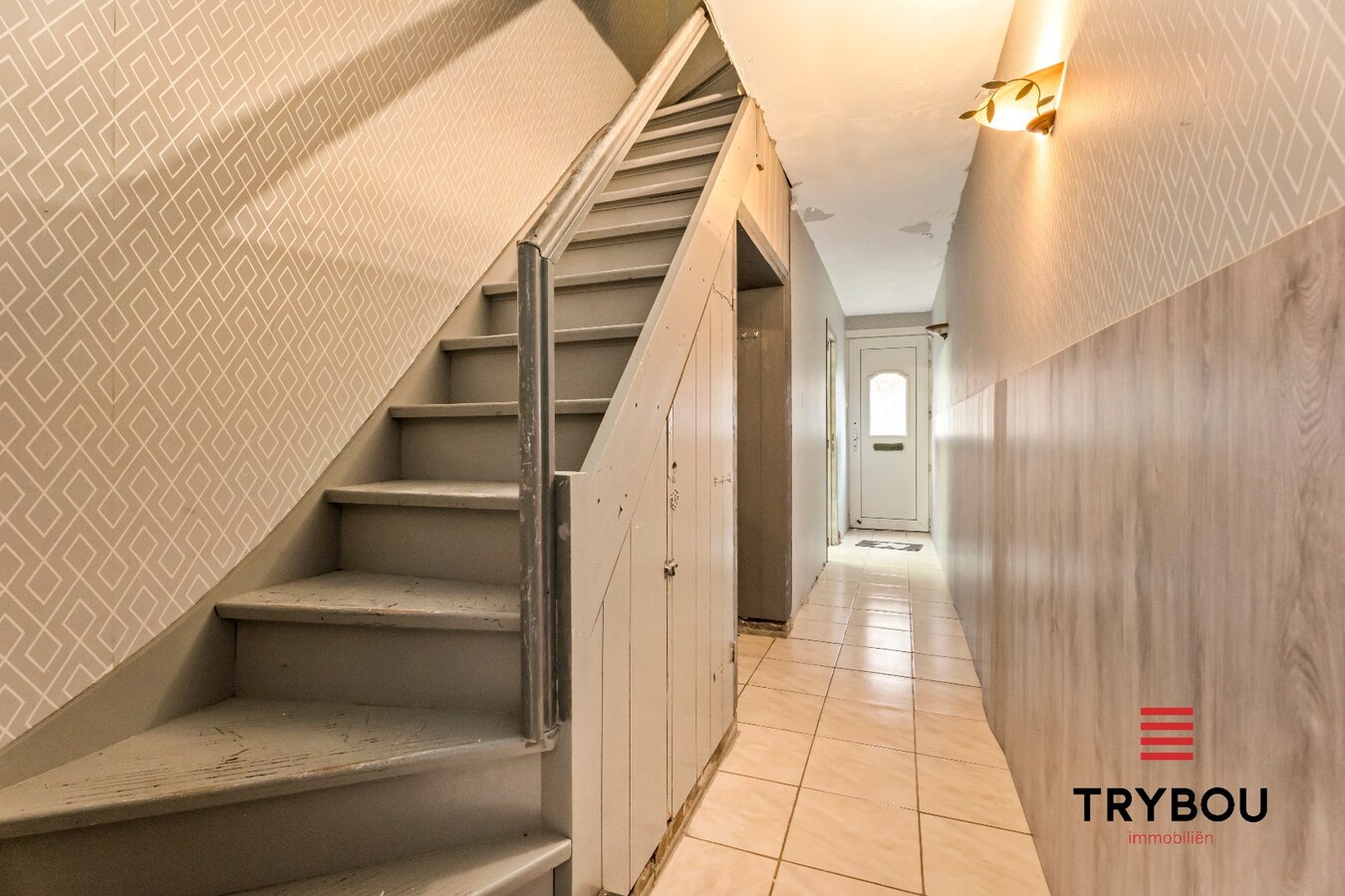 Verrassend ruime woning met garage in centrum Menen 