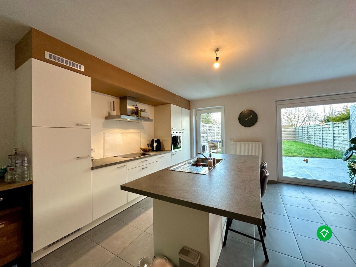 Recente nieuwbouwwoning met drie slaapkamers en garage te Eernegem 