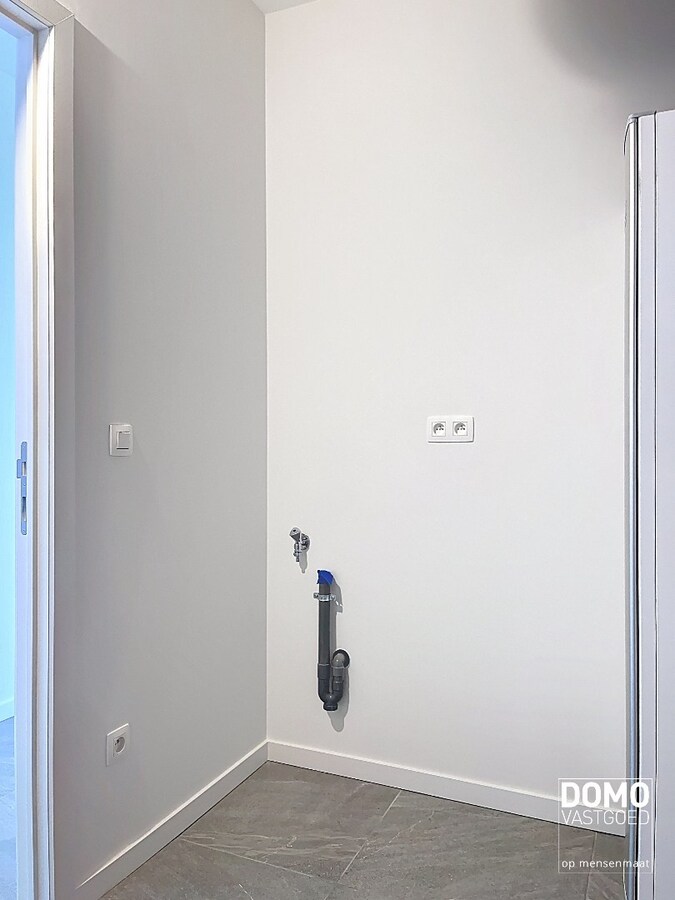 PRACHTIG APPARTEMENT MET ZONNIG TERRAS, 2 SLAAPKAMERS EN GARAGEBOX TE HUUR IN HET CENTRUM VAN HASSELT 