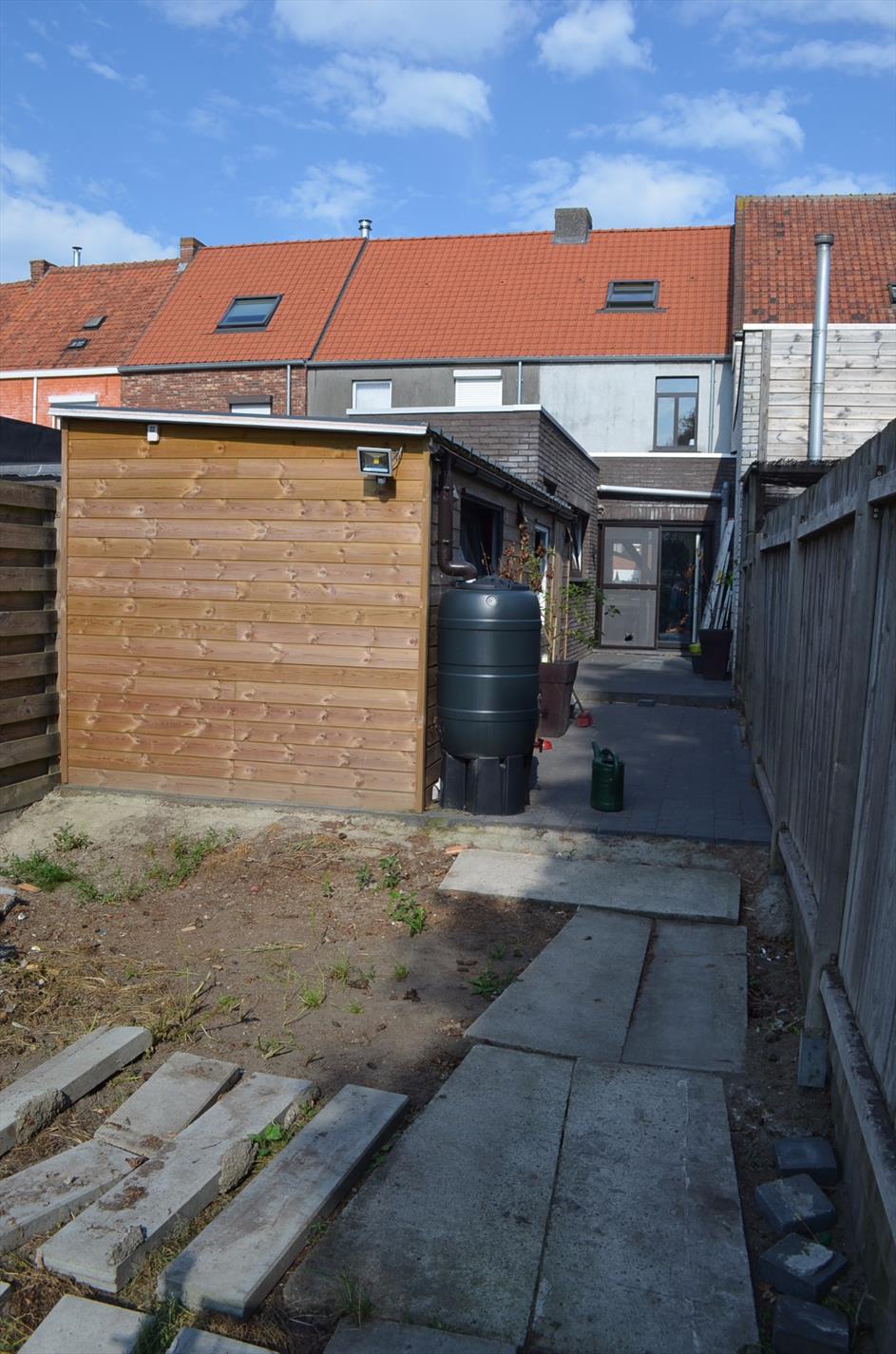 Gerenoveerde gezinswoning met 4 slpks en tuin te centrum Eeklo 