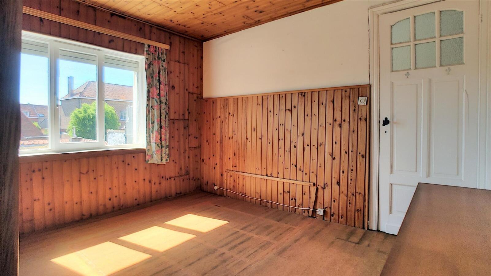 Te renoveren woning met dubbele garage en oprit- Zeebrugge 