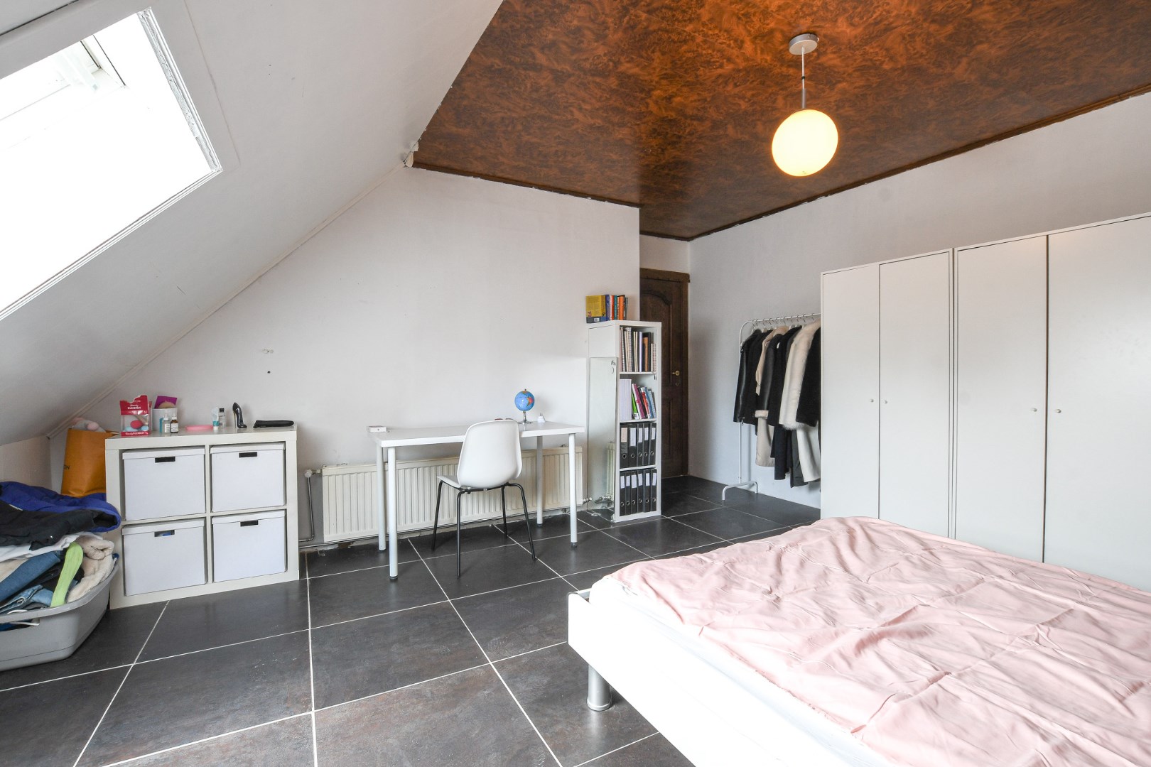 Ruime bel-etagewoning met tuin en bijgebouw, vlakbij centrum De Haan 