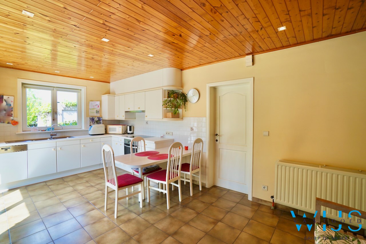 Verrassend ruim woonhuis in het landelijke Sleidinge ! 