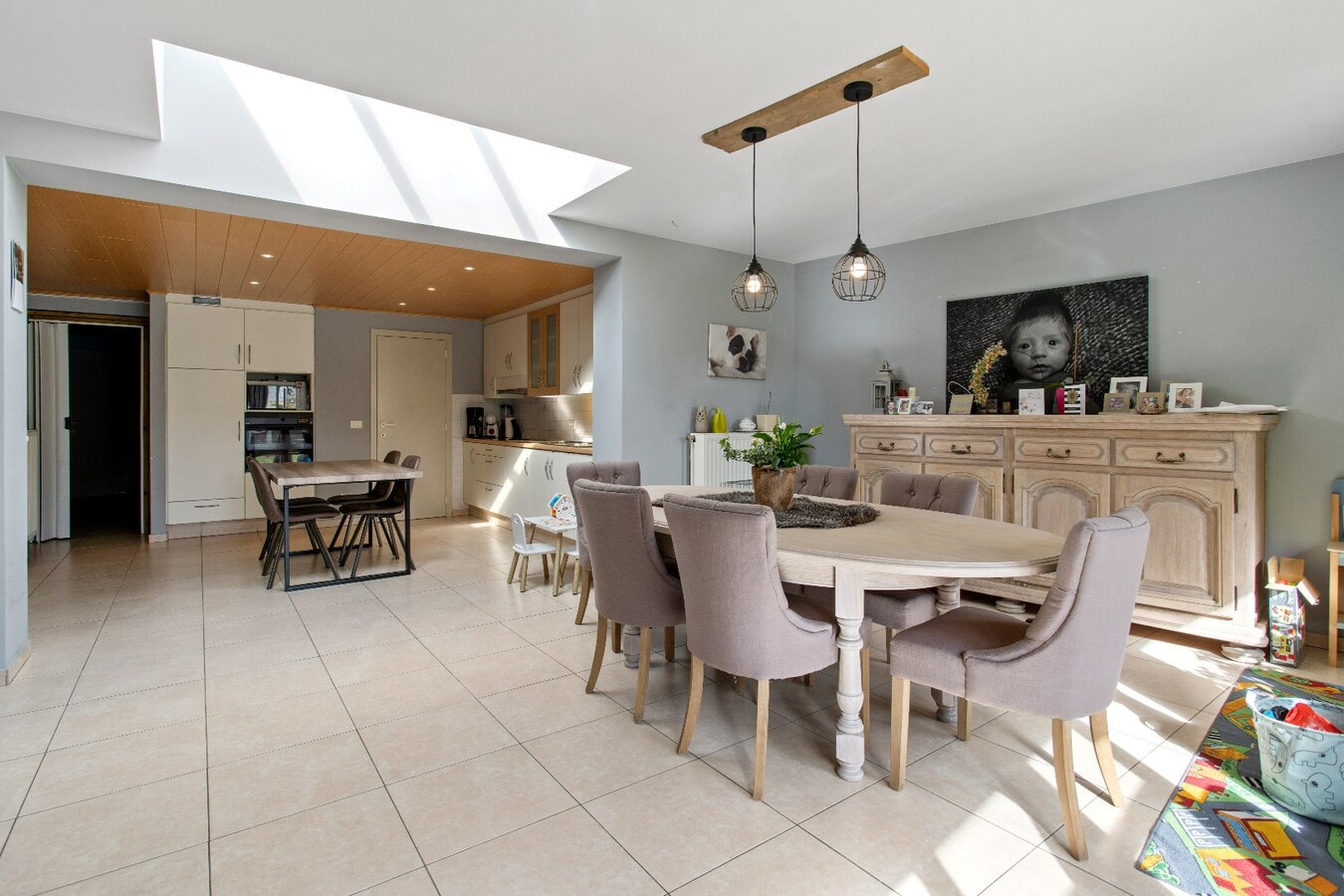 Verassend ruime woning met ruime werkplaats/garage te Houthulst 