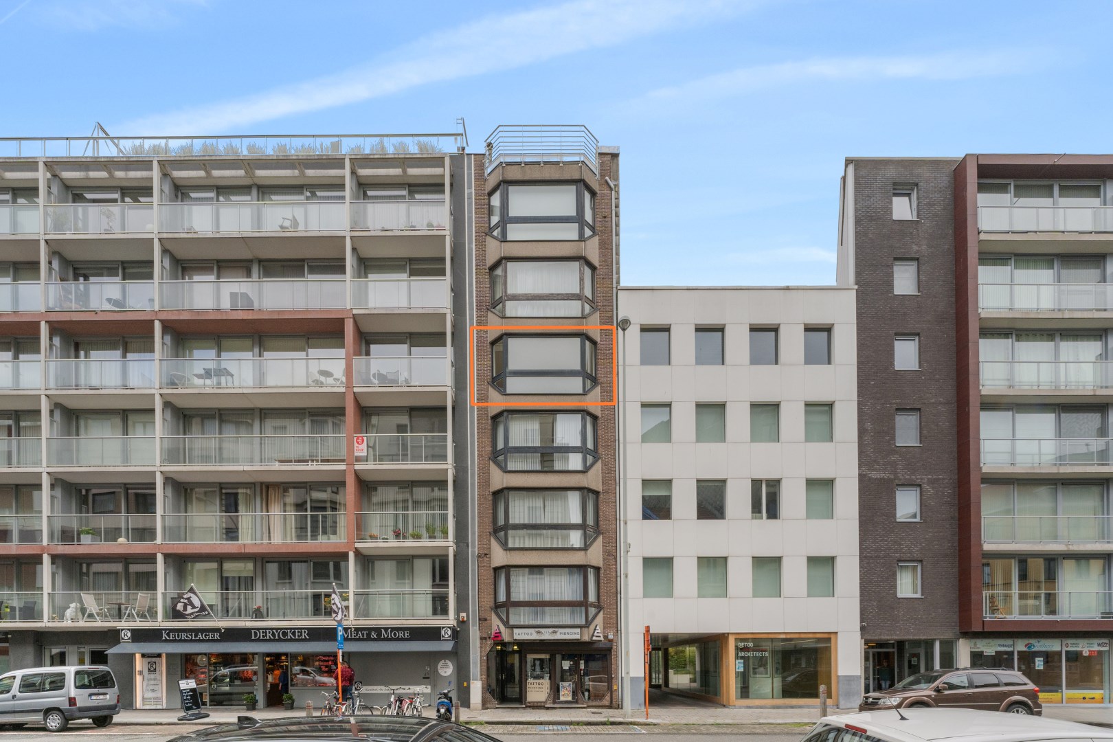 GERENOVEERD 2 SLP. APP. GELEGEN NABIJ PETIT PARIS EN LEOPOLD I PLEIN 