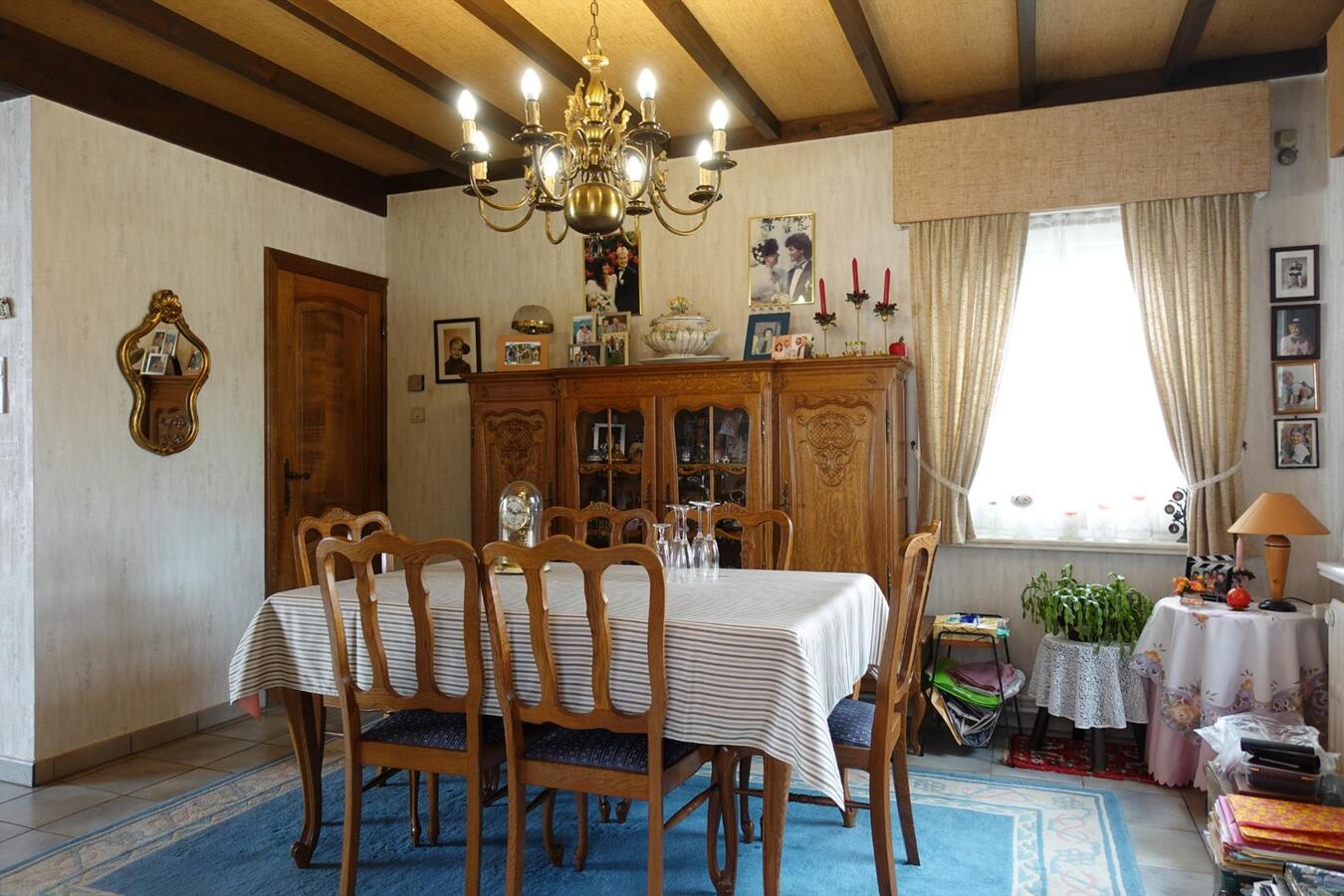 Goed gelegen half-open woning met grote tuin 