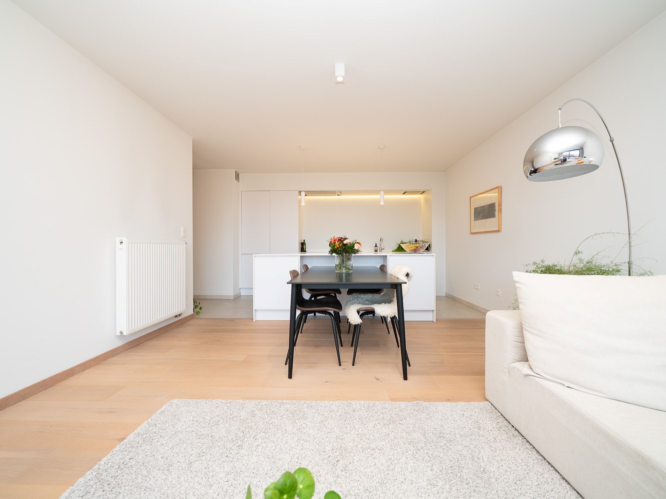 Recent 2-kamer appartement met terras, parking en kelder 